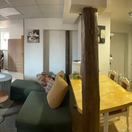 Renthouse Rest & Go Hostel